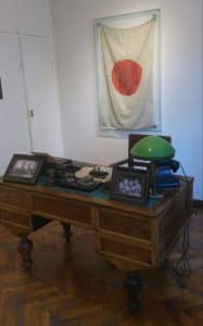שולחן כתיבה במשרדו של סוגיהרה בקונסוליה היפנית בליטא