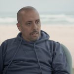 רונן מגורי כהן על חוף הים