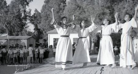 שבועות בקיבוצים. קרדיט הספרייה הלאומית
