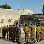 חיילים בכותל