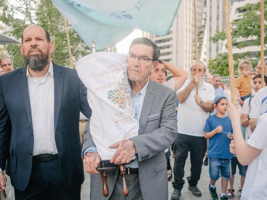 הרב אייל ורד, הכנסת ספר תורה