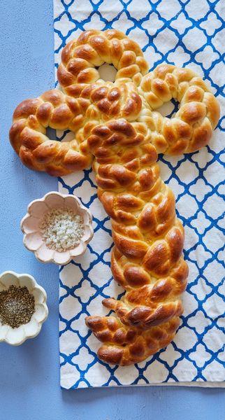 חלת מפתח שנהוגה לאחר הפסח. אפייה: רחלי קרוט, צילום: טל סיון צפורין