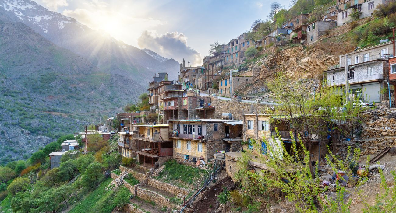 התנאים הטופוגרפיים הקשים בודדו את יהודי כורדיסטן מיתר קהילות ישראל. הרי זגרוס