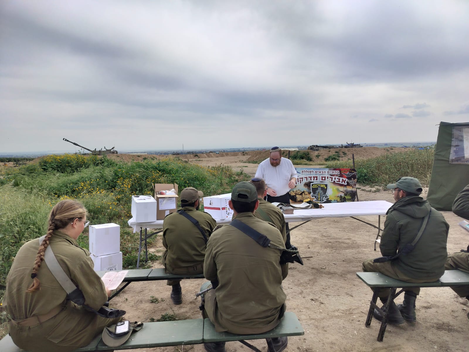 קוראי המגילות הגיעו לכל מקום שבו היו חיילים וחיילות. צילום: באדיבות ארגון רבני צהר