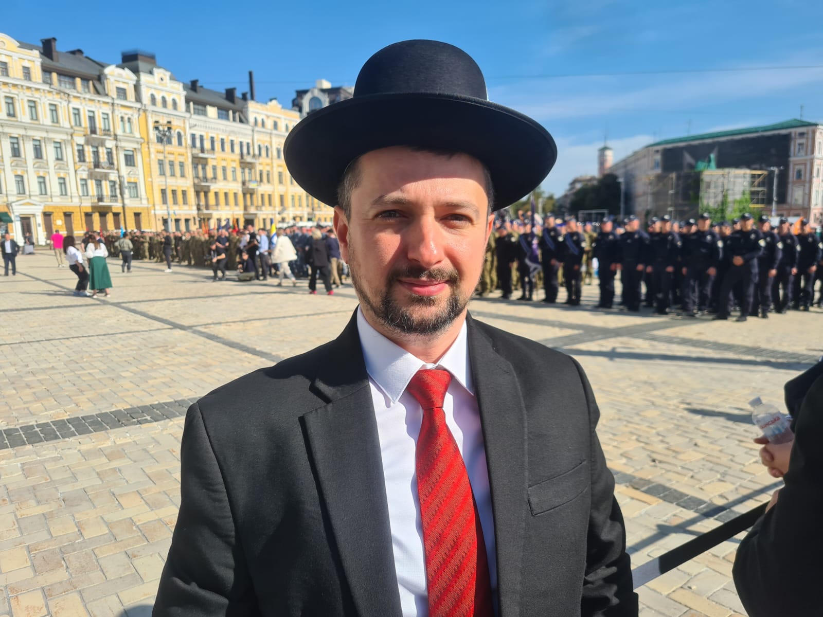 נושא כובעים שונים. גרשון בלוריצקי ביום העצמאות של אוקראינה במהלך המלחמהצילום: אבי גולדנר