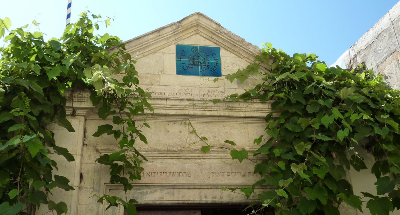 השריד האחרון לקהילה מפוארת. בית הכנסת "עץ חיים" בחאניה צילום: ויקיפדיה