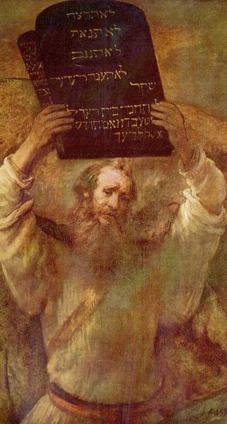 גם אצל אמנים נוצרים אפשר למצוא אותיות עבריות. משה שובר את לוחות הברית של רמברנדט, ואן ריין, 1659