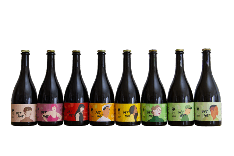 תוויות מאוירות שמתאימות לאווירת החג. Pet-Nat מבעבע טבעי, רענן וקופצני