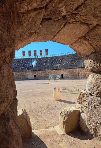 האמפיתיאטרון בבית גוברין שבו נערכו קרבות עם חיות טורפות. מצע ארכיאולוגי לאגדה על בר כוכבא והאריה.צילום: סתיו קונשטיק, מתוך אתר פיקיויקי